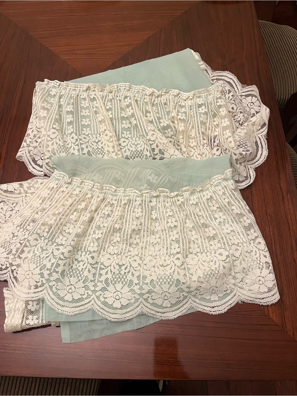 Ivory Lace Trim Scalloped Curtain/ valance - Mint Backing